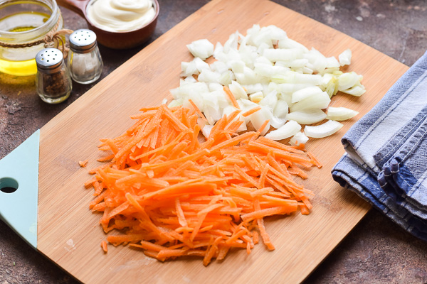 салат с куриной печенью, луком и морковью рецепт фото 4